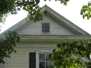 The ledge under the peak is a characteristic of this time period