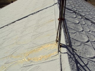 Rust runoff from antenna